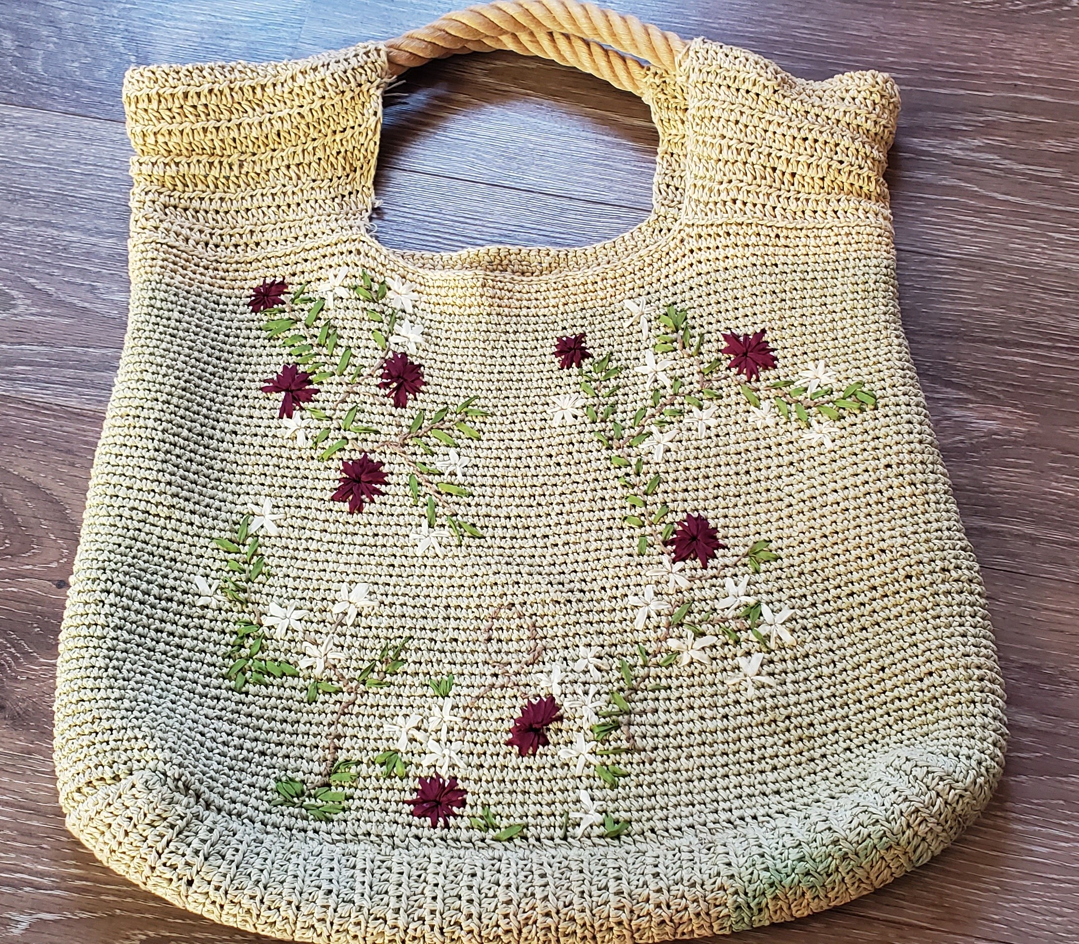 Broderie: au ruban sur sac