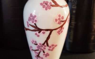 Cerisiers du Japon sur petit vase