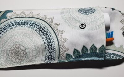 Etui imperméable pour brosse a dents et dentifrice