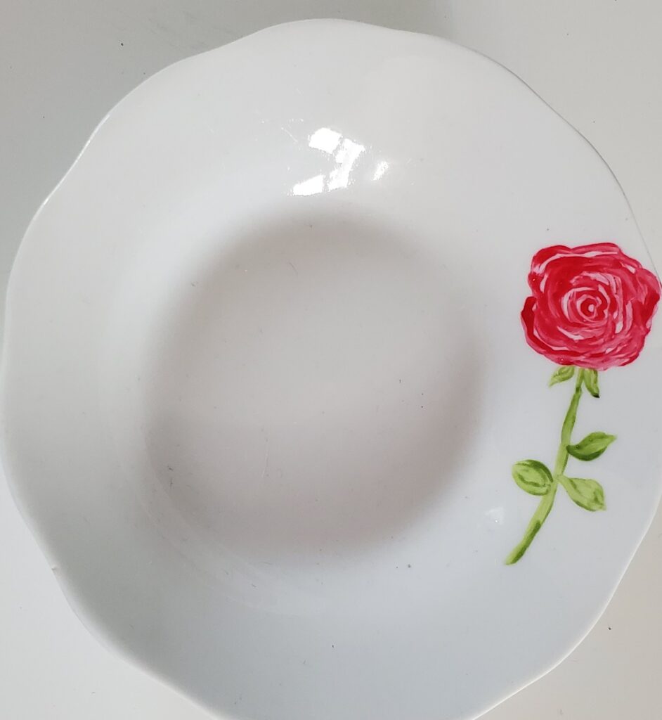 Peinture sur support- rose sur assiette
