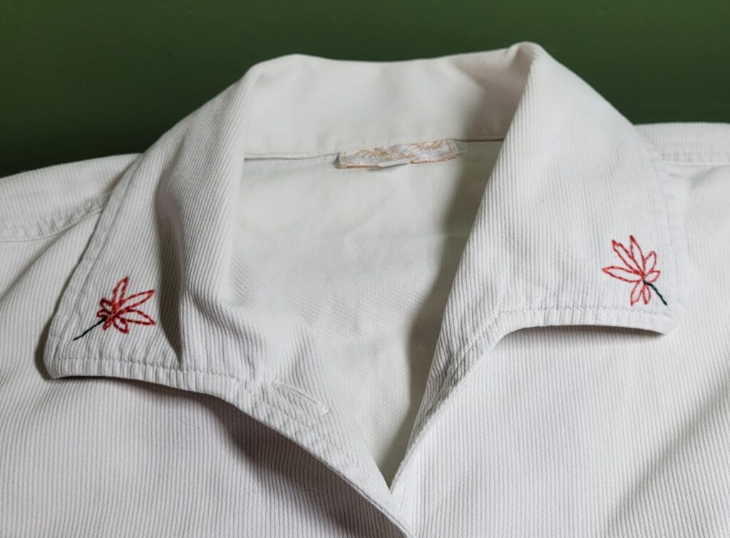 Broderie- sur col de chemise