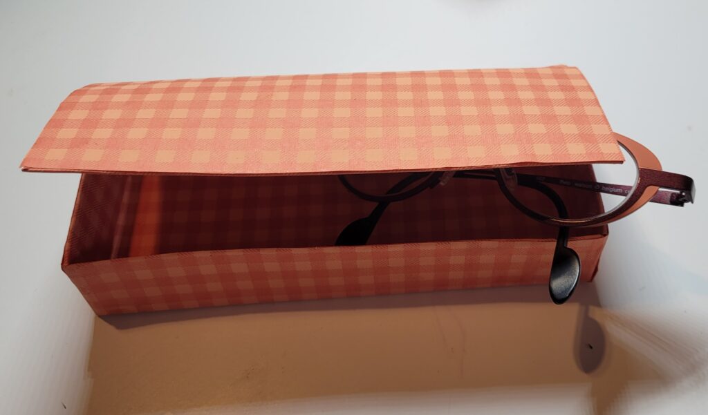 Cartonnage-étui à lunettes