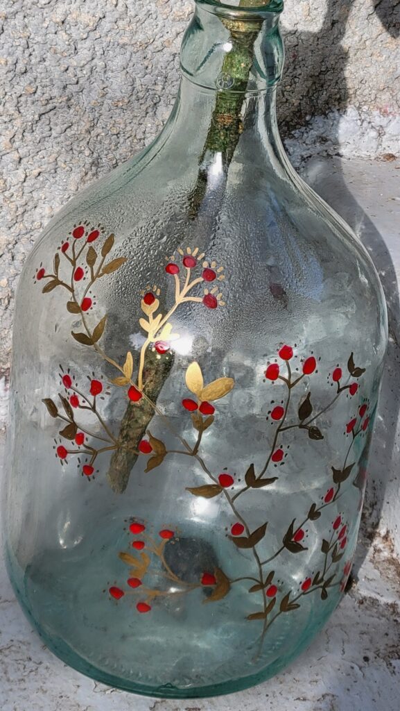 Peinture de houx sur support bonbonne en verre