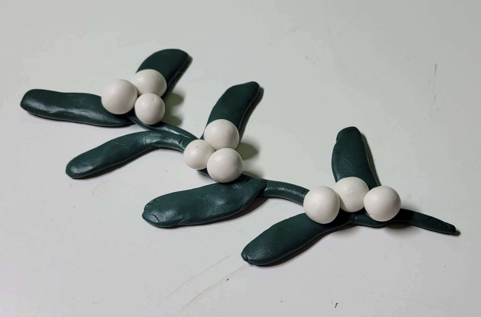 Modelage-Branche de gui en pate Fimo