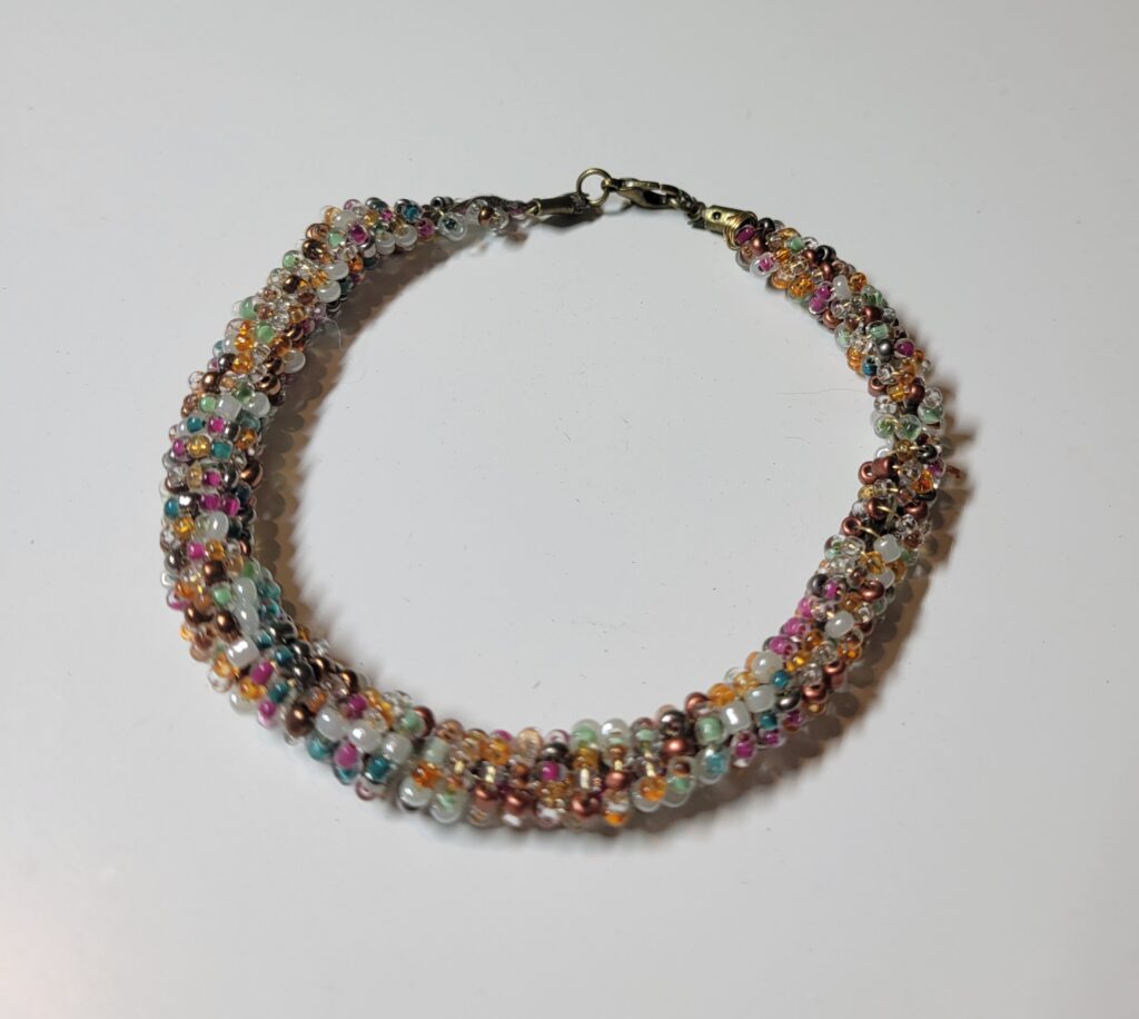 Bijou-Bracelet de perles torsadé