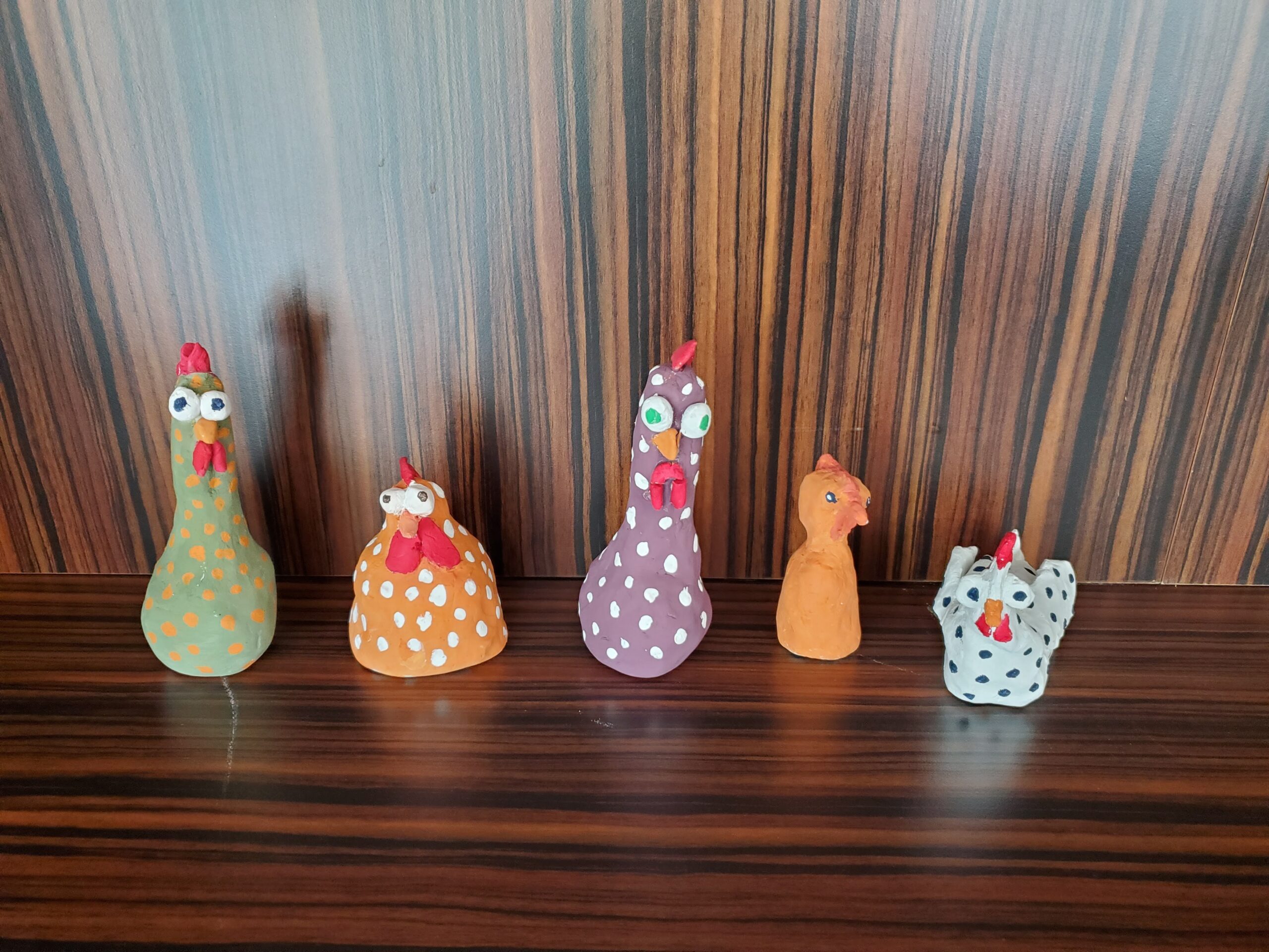 Modelage-Poules en argile