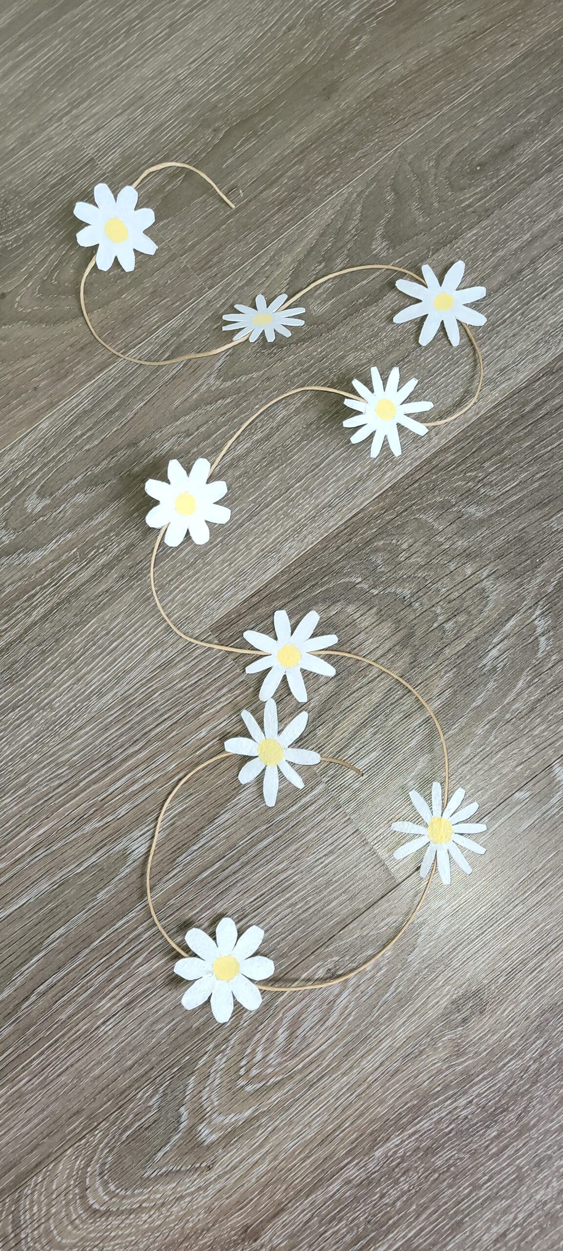 Cartonnage- guirlande de marguerites